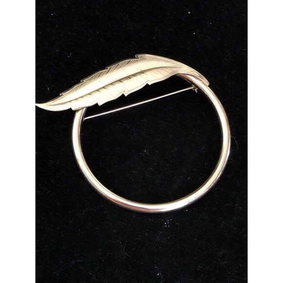 STUNNING VINTAGE ESTATE GOLD TONE CIRCLE LEAF 3" BROOCH - Picture 2 of 6